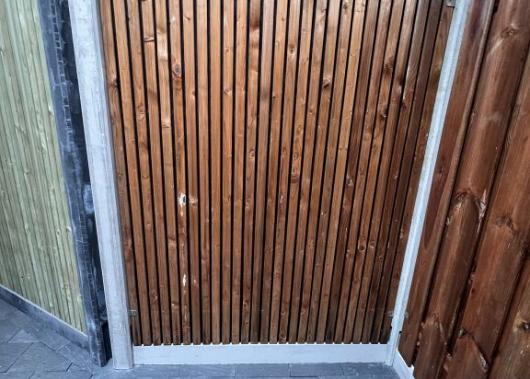 Elephant schutting Stripes Black bruin verd. Vuren FSC  45x1790x1790mm met smalle delen / zwarte doek    026228